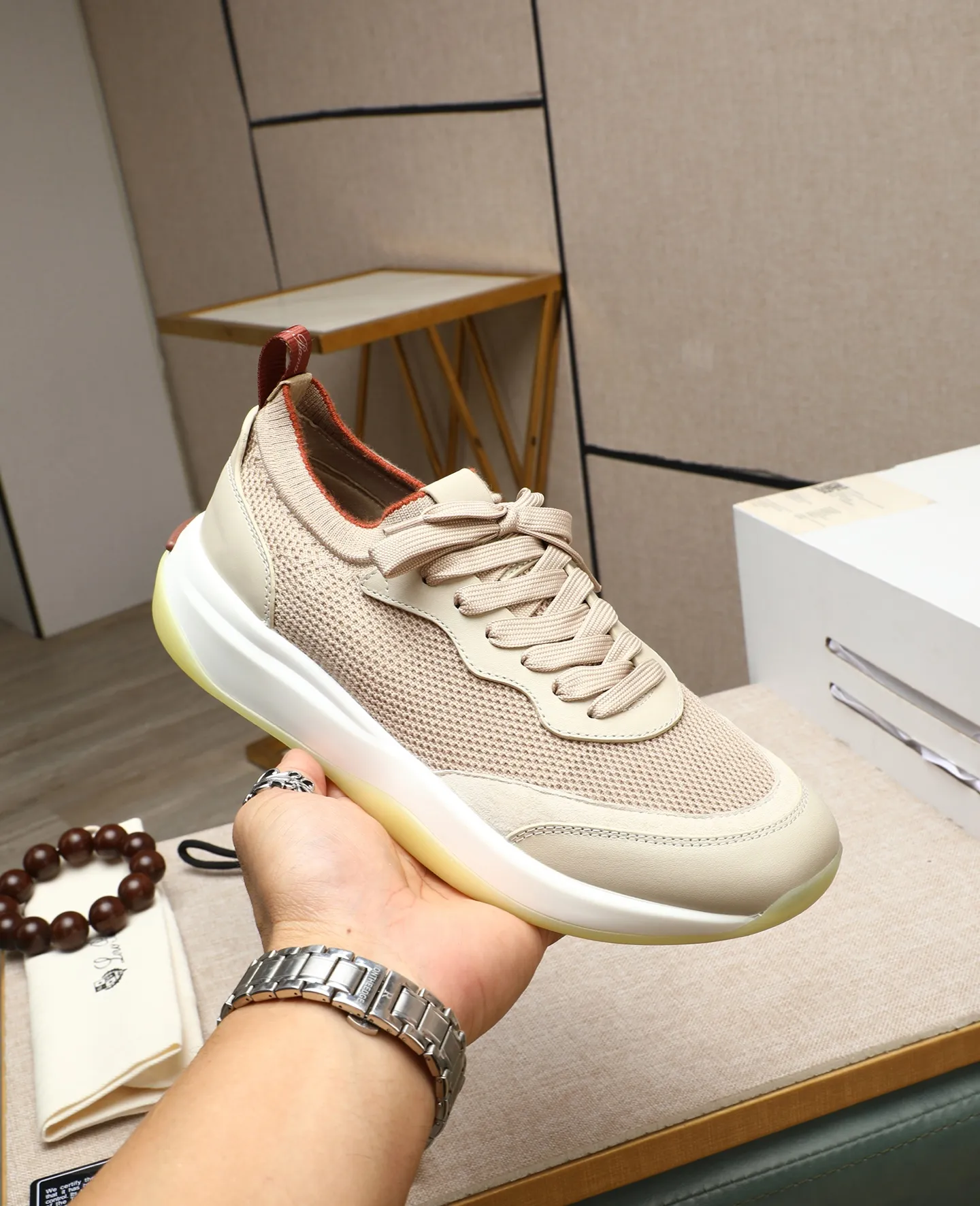 Men's shoes 💰620 🔥𝐥𝐨𝐫𝐨 𝐏𝐢𝐚𝐧𝐚 lp classic loafers, an Italian treasure brand, the only brand that can match Hermès! Only after wearing it do we realize that we can’t live up to our feet. The upper is made of imported first-layer cowhide with breathable fly-knit fabric, water-dyed cowhide foot pads, and the official original glass rubber outsole and pendant. Exclusive original packaging (tag ➕ brand paper ➕ outer box ➕ hand bag) code number: 38-44. Can be customized 45-46